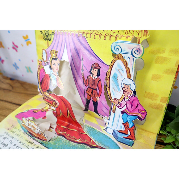 Vintage 1970s My Favorite Pop Up Book Snow White Retro 70s Childrens Book - Picture 6 of 9